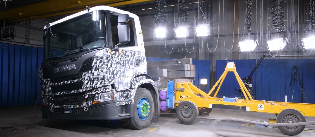Crash testing gas tanks on a Scania truck