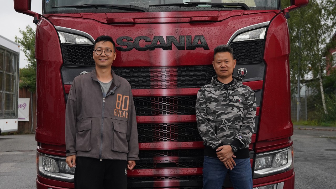 Truck fans drive from Shanghai to Sweden in a V8 Scania 650 S