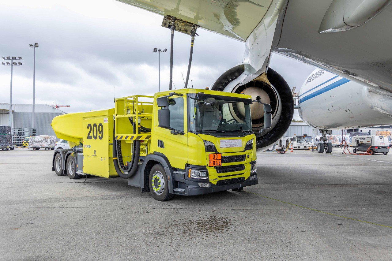 Pojazdy Scania na lotnisku w Liege