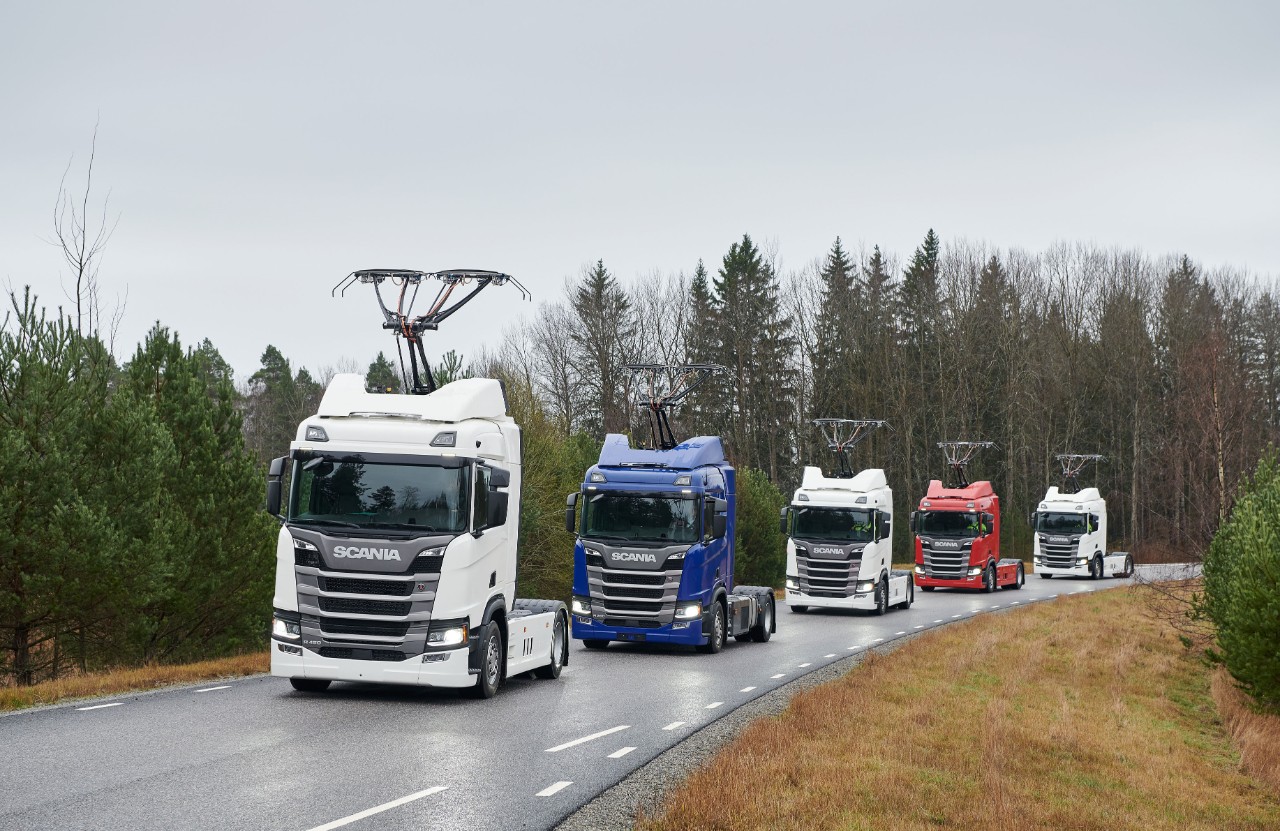 Siedem kolejnych pojazdów Scania na elektrycznej autostradzie