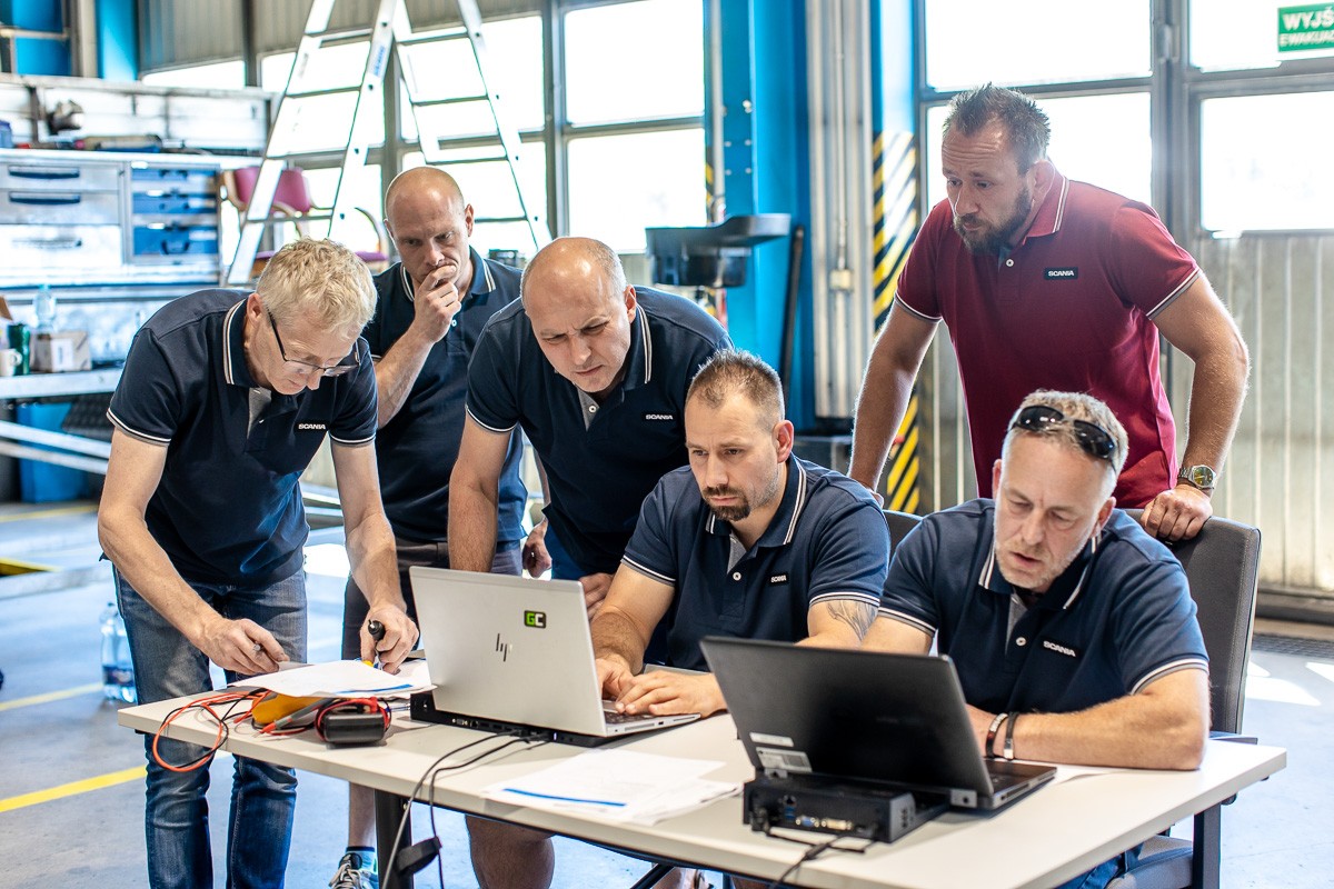 Zespół z Poznania zwycięzcą Krajowego Finału Scania  Top Team 2022  