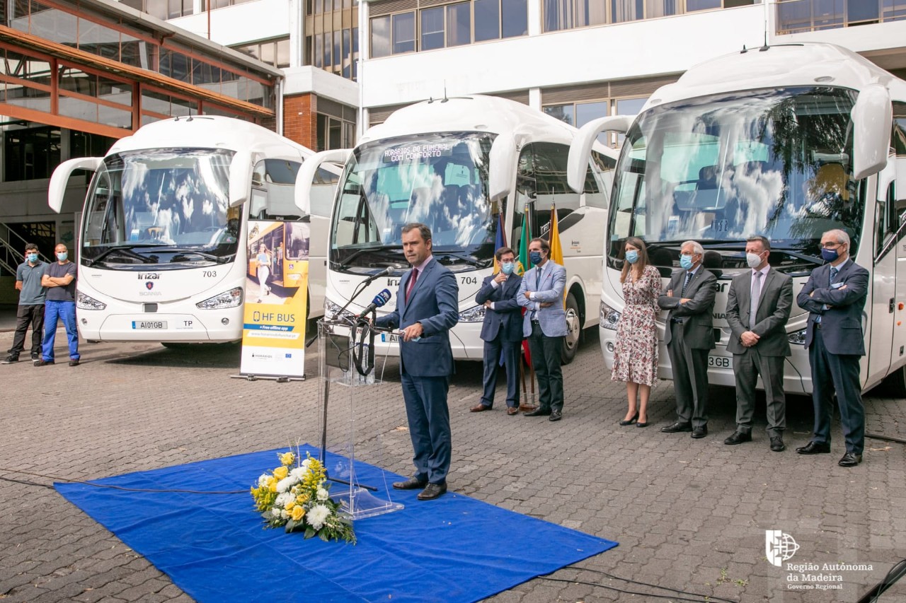 A empresa Horários do Funchal aquire 15 autocarros à Scania e renova frota turística na ilha da Madeira