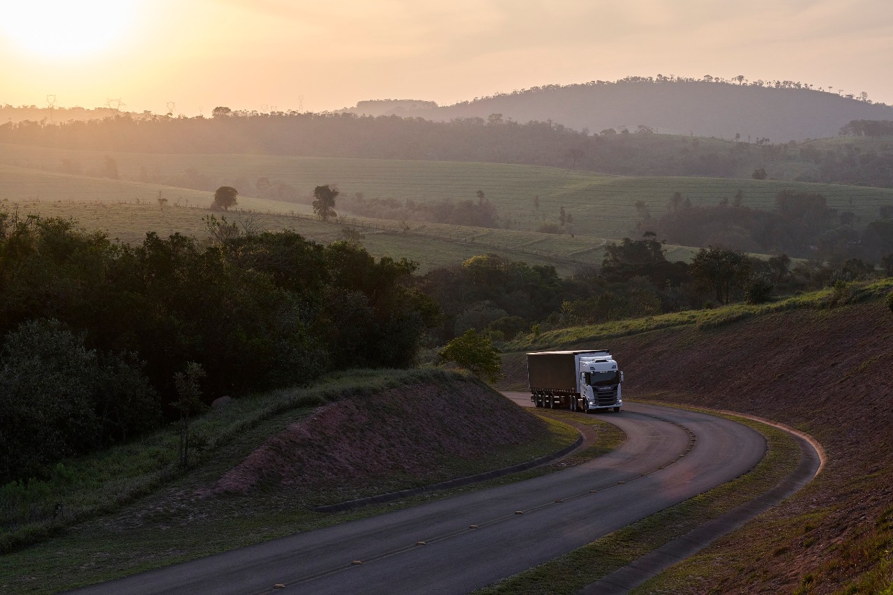 O novo sistema de Cruise Control com Antecipação Ativa (CCAP) da Scania pode poupar até 2% de combustível
