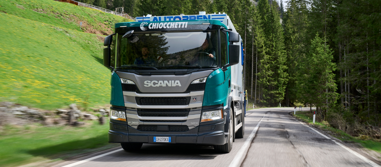 Compania Chiocchetti aduce camionul hibrid Scania în munții italieni