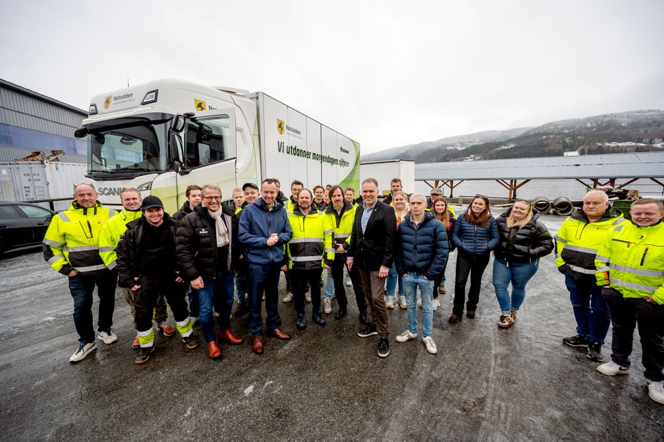 Vy Buss Technical Director Marcus Ekman si  Emil Nilsson, Head of Technical Support for Commercial Operations