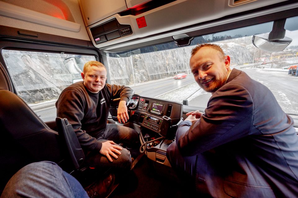Vy Buss Technical Director Marcus Ekman si  Emil Nilsson, Head of Technical Support for Commercial Operations