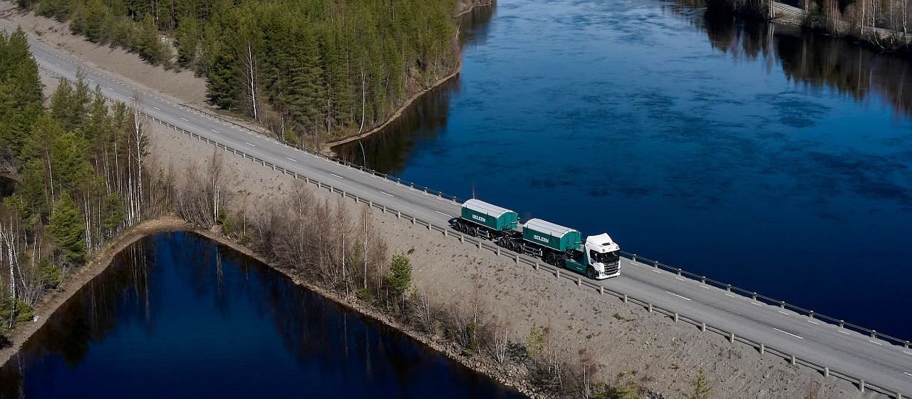 Scania elektrisk lastbil på väg