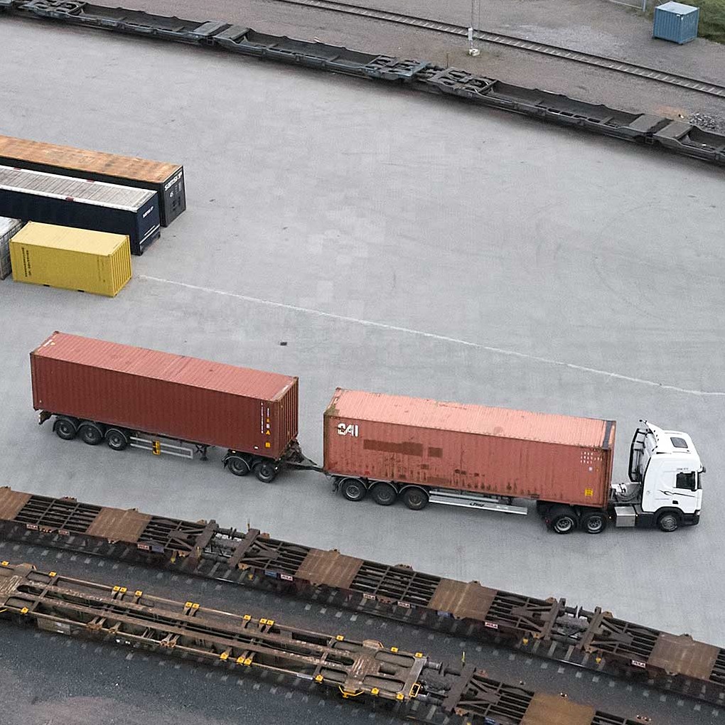 Scania bygger extremtung och extralång el-lastbil åt Jula Logistics