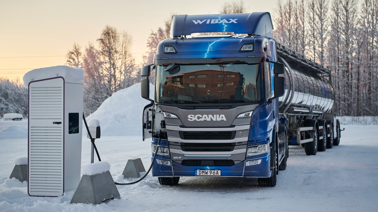 Wibax kör 64-tons el-lastbil från Scania