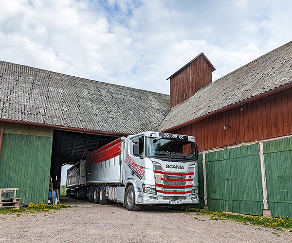 Helgenäs Transporter Scania V8