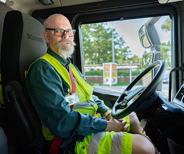 Lastbilsförare i Scania ellastbil
