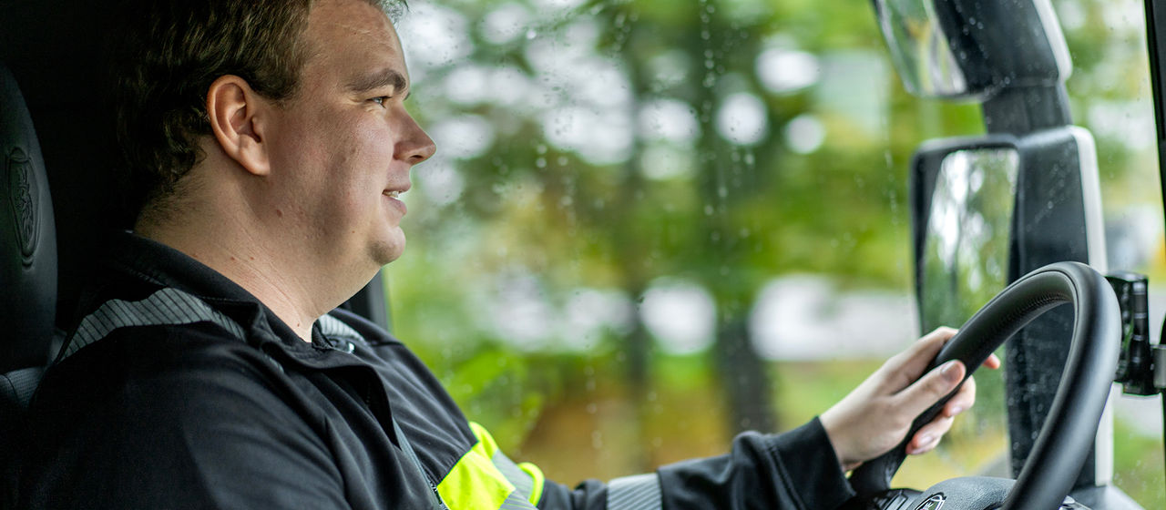 Förare i en Scania lastbil