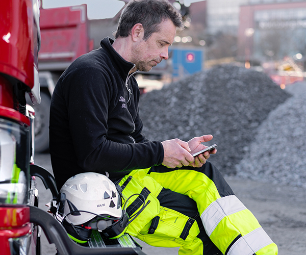 Bill Indahl kollar appen fleet management från Scania