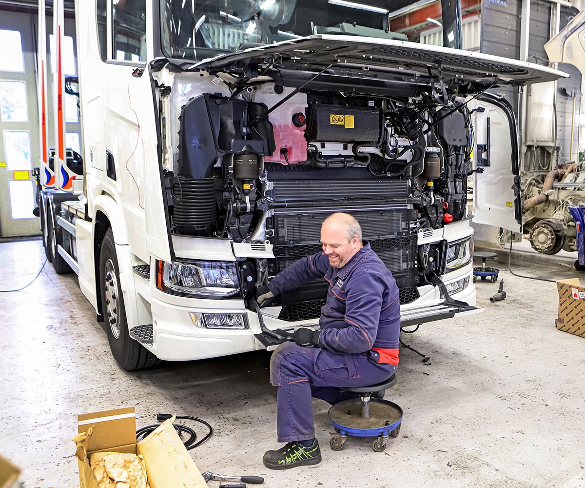 Scania Service 360 ProCare lastbil inne på service