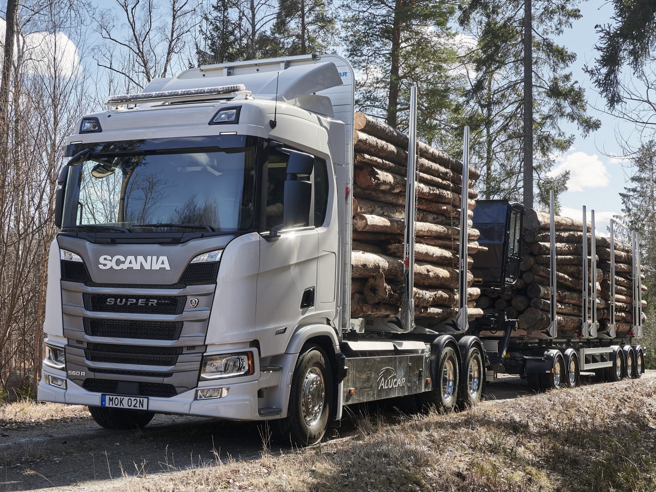 Timmertransport på skogsväg