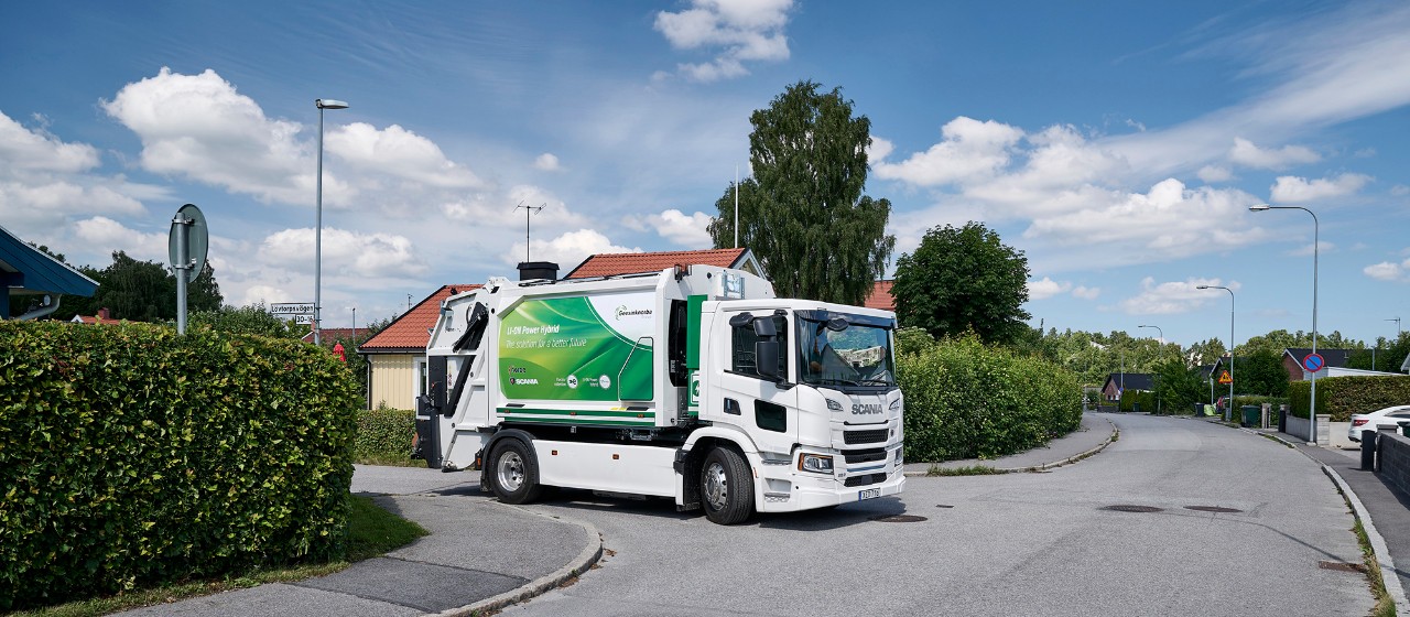 Renhållningsfordon i villaområde