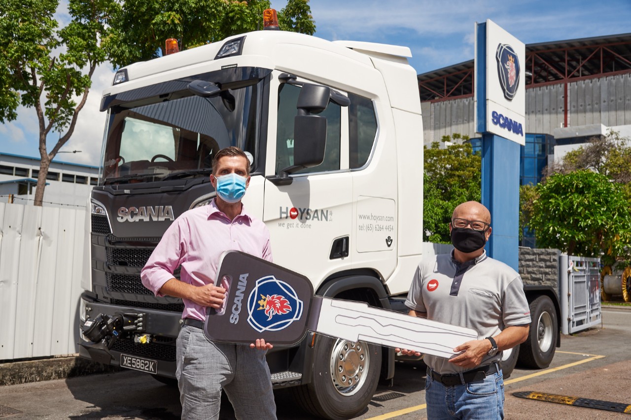 HOYSAN GROUP TAKES DELIVERY OF THE FIRST ‘KING OF THE ROAD’ NEW TRUCK GENERATION V8 FROM SCANIA IN SINGAPORE