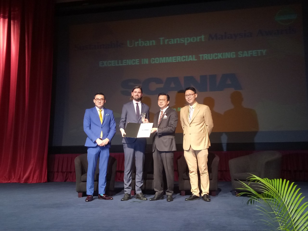 SCANIA RECEIVES AWARD FOR EXCELLENCE IN SAFETY AND SUSTAINABILITY