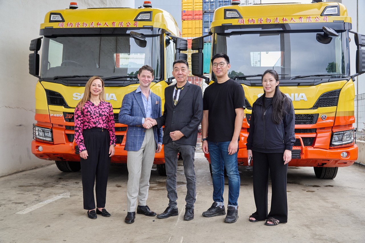  SNL LOGISTICS IS FIRST TO PURCHASE SCANIA SUPER TRUCKS, TAKES DELIVERY OF 10 NEW TRUCKS IN SINGAPORE
