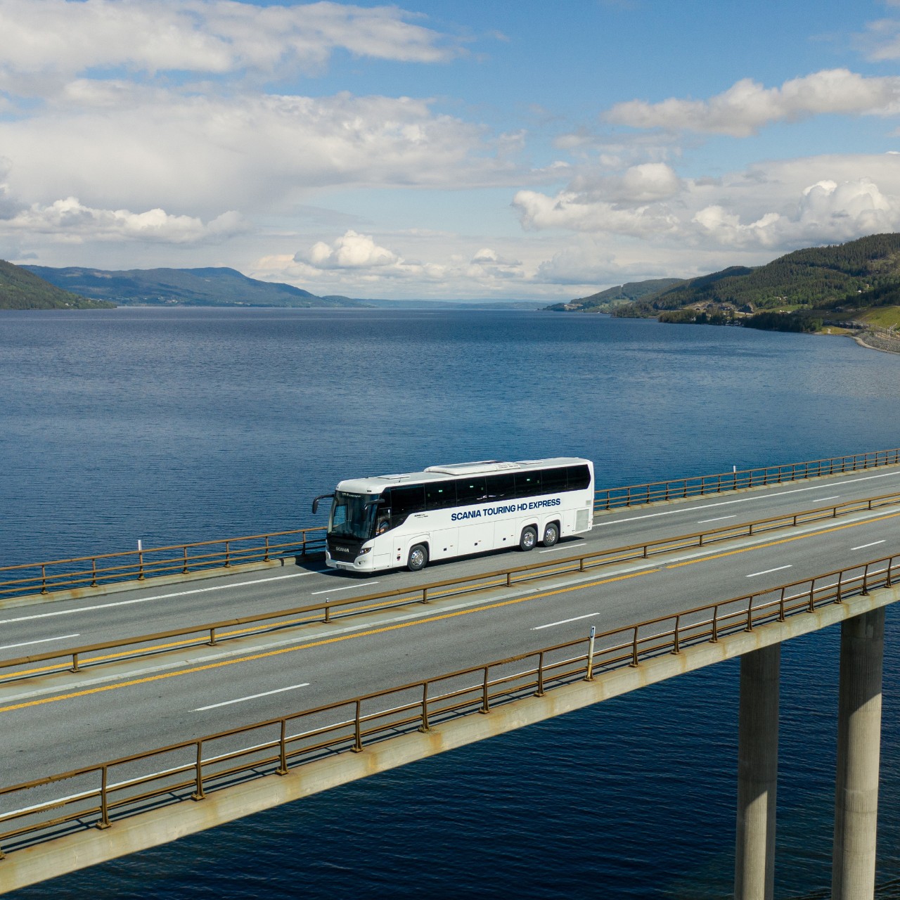 Scania презентує новий туристичний автобус