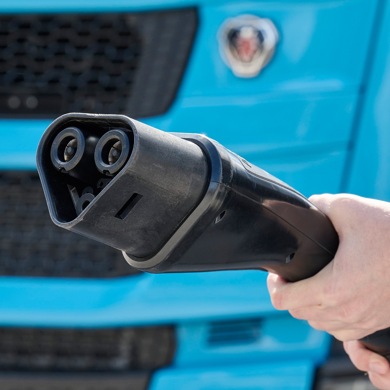 ABB E-mobility та Scania успішно провели перше випробування мегаватної зарядної системи