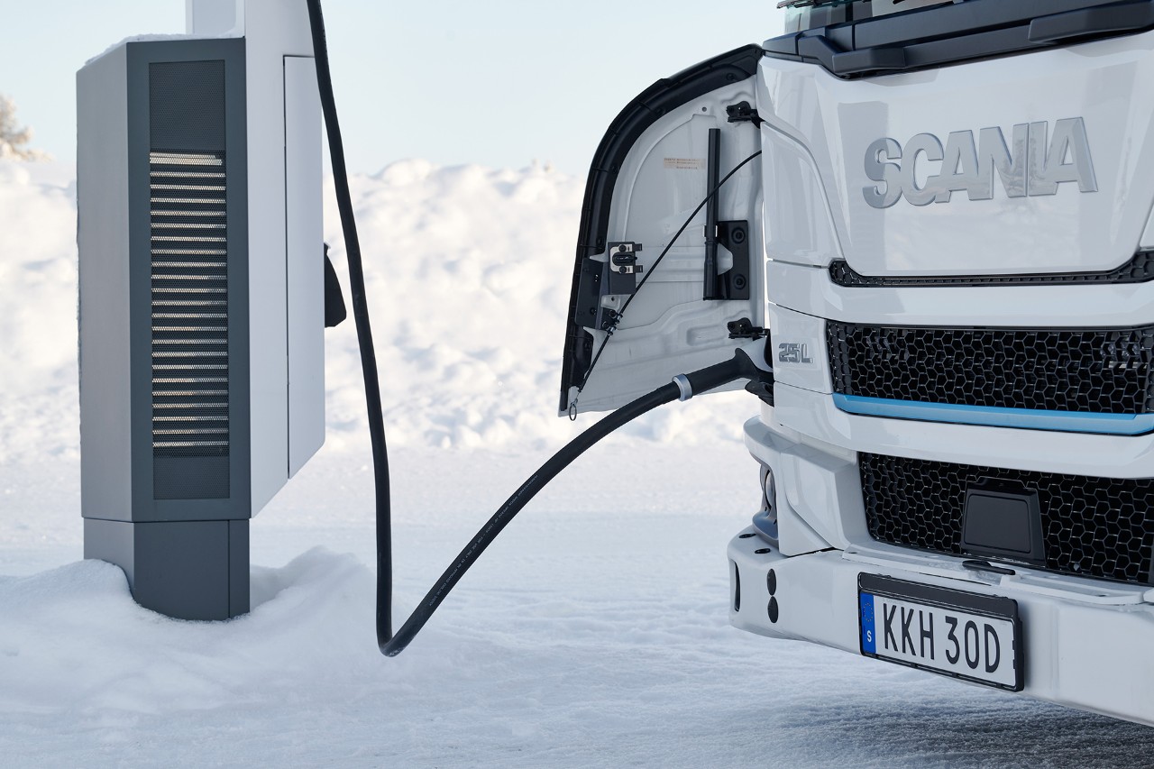 Заряджання електричних вантажівок Scania BEV