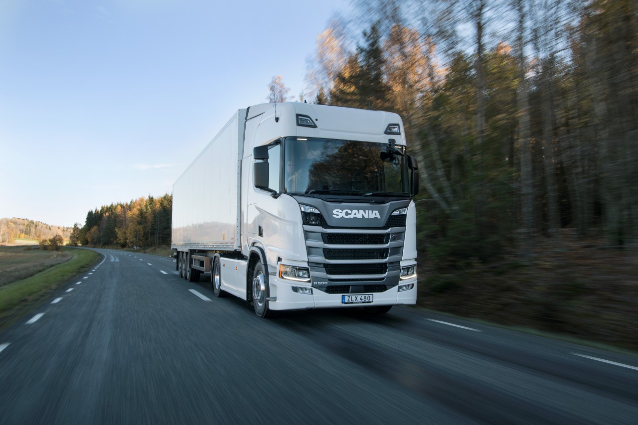 Scania R 500 4x2 box semitrailer, RHD
