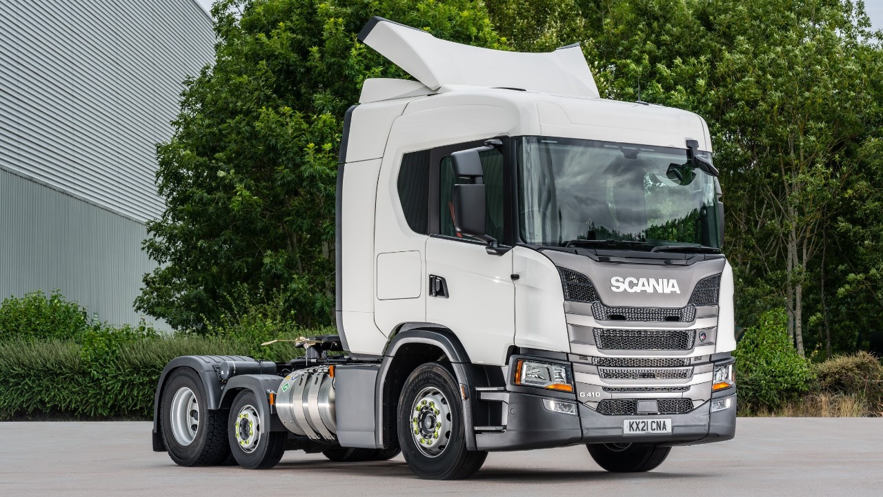 Scania launches three-axle LNG tractor unit