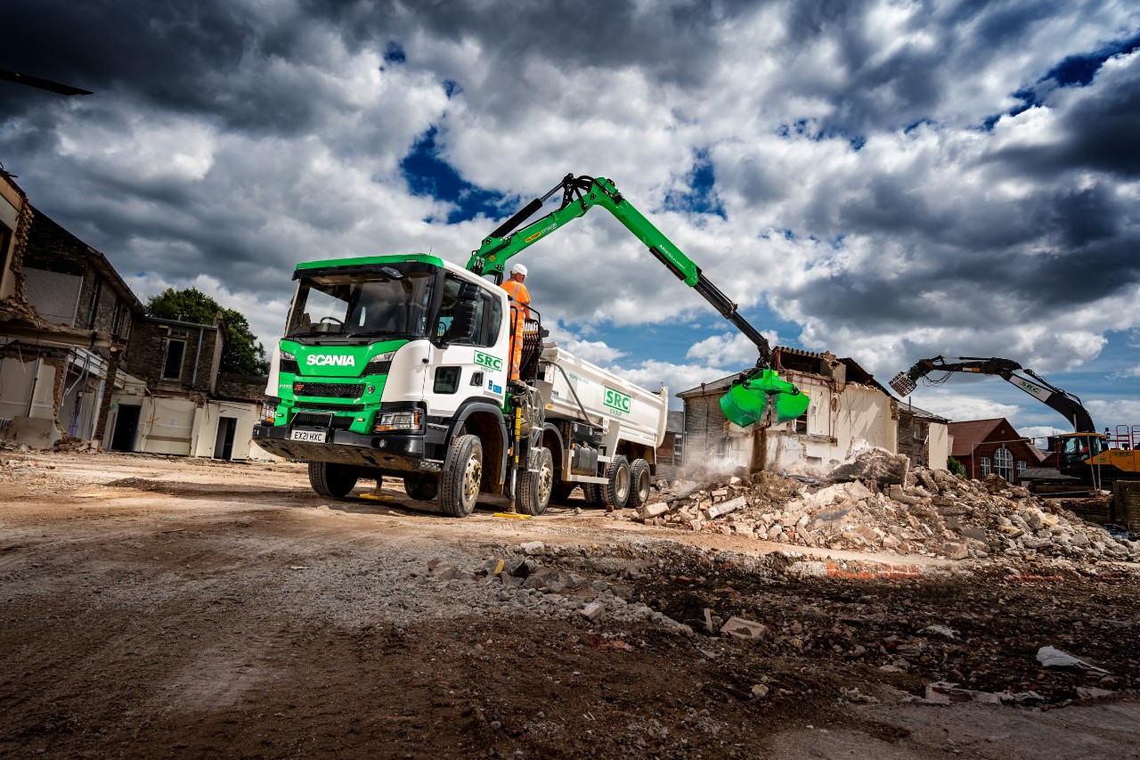 SR Group Scania P 370 XT