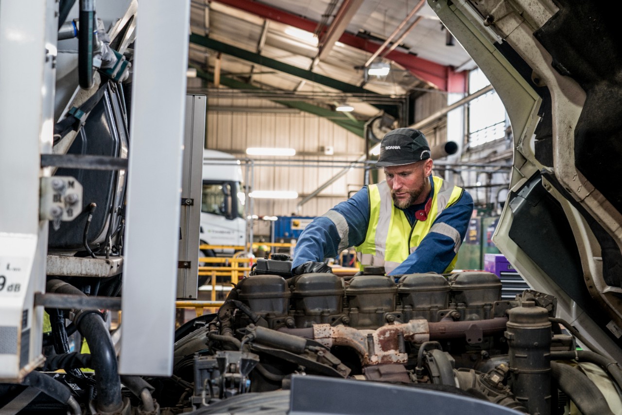 Scania colleauge wearing face cover working on truck