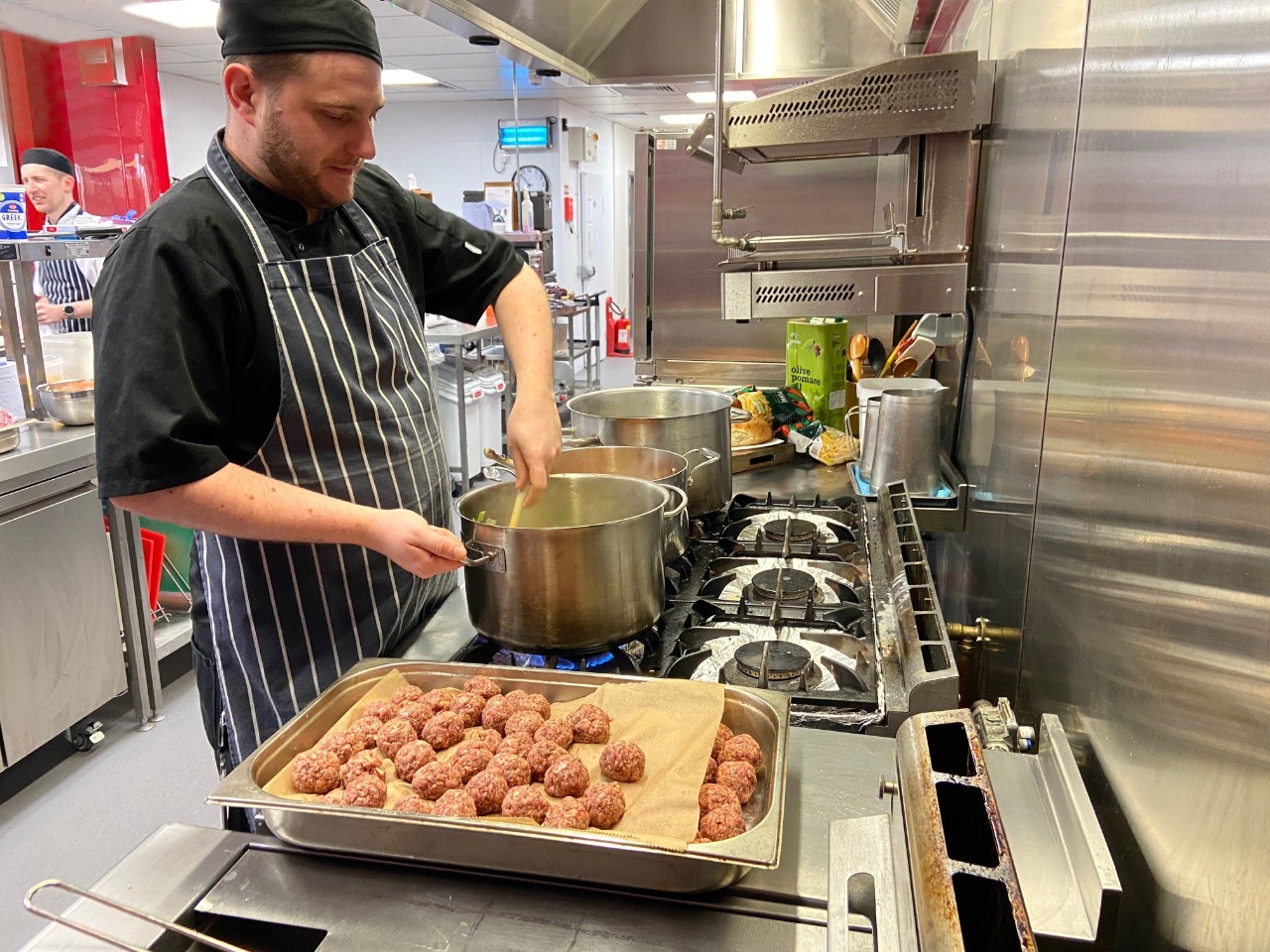 Kitchen to Kitchen: Scania UK donates 600 freshly cooked meals to Milton Keynes most vulnerable young people