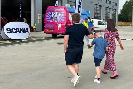 Family walking into Scania branch