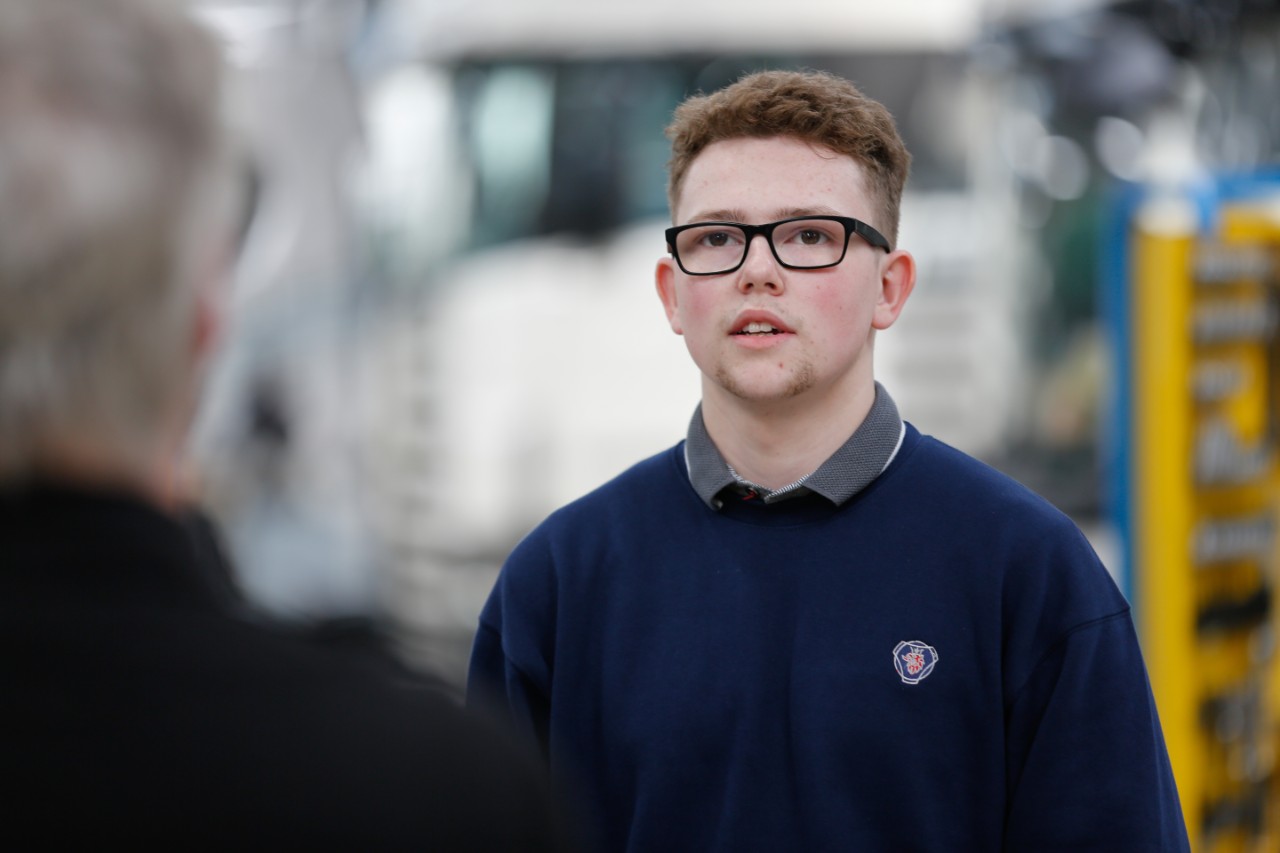 Customer Advisor standing in workshop