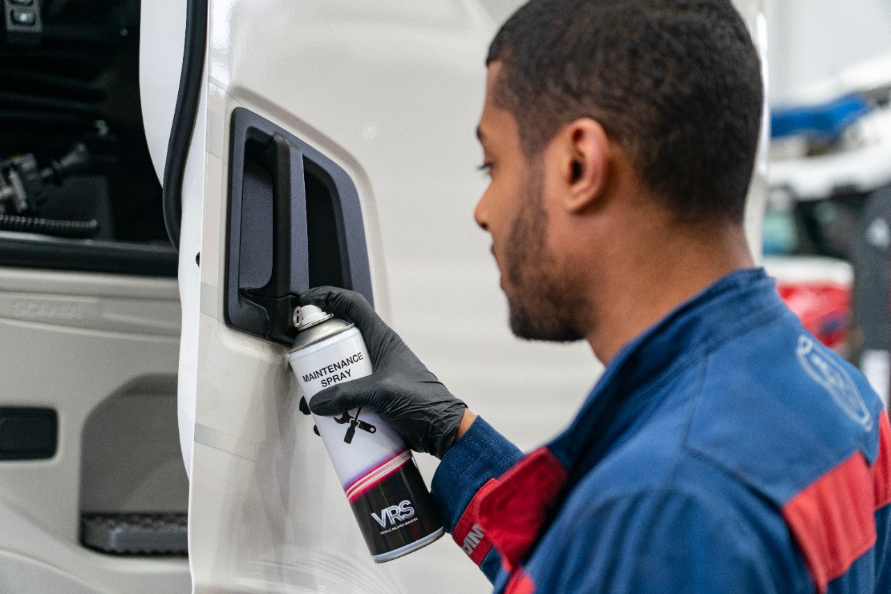 Scania technician using VRS maintenance spray 