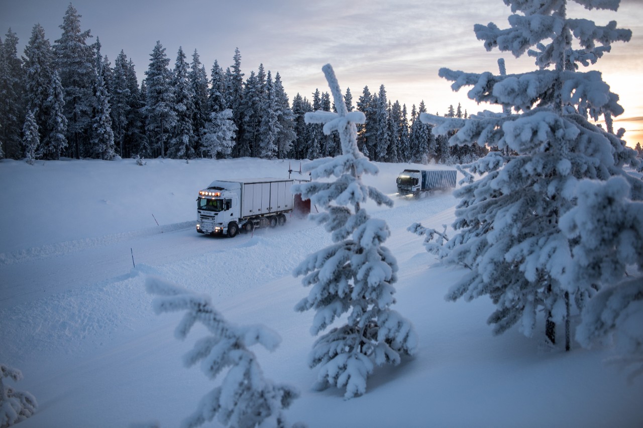 Two Scania trucks in the snow