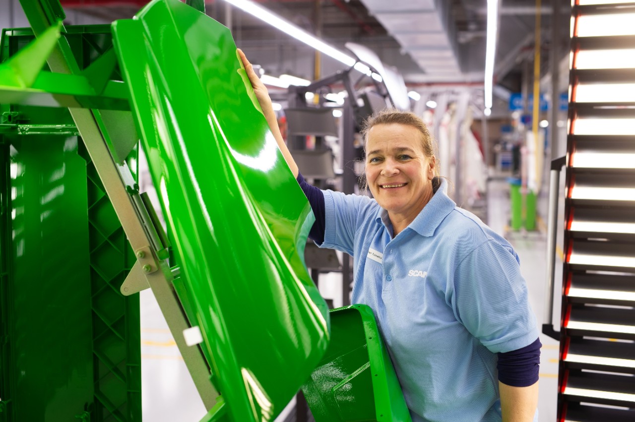 Tineke Tuinstra, productie-medewerker