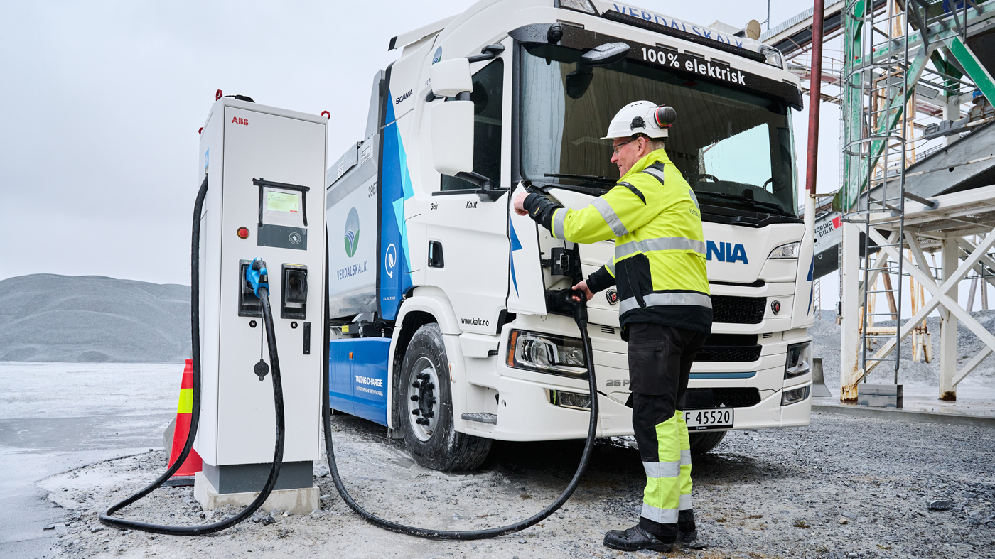 charging-solutions-for-electric-trucks-and-buses-scania-group
